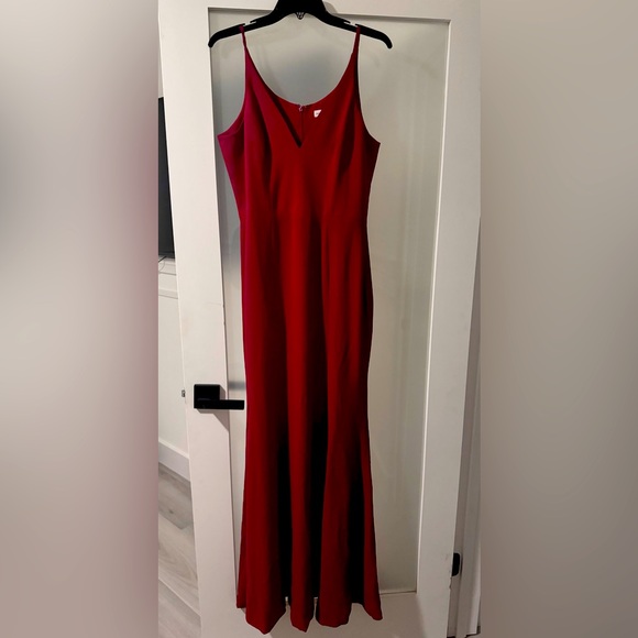 Dress The Population
Iris Sleeveless Crepe Slit Gown - Picture 2 of 4